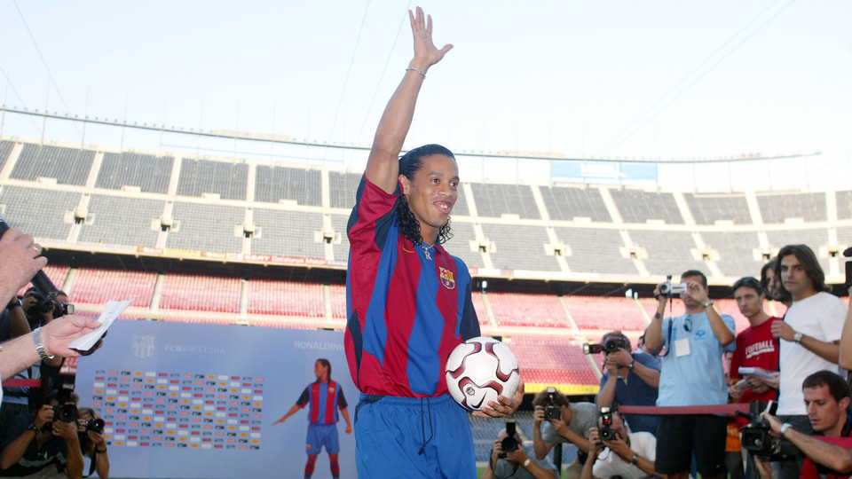 Фото игрока ronaldinho фк барселона Фото игрока ronaldinho фк барселона